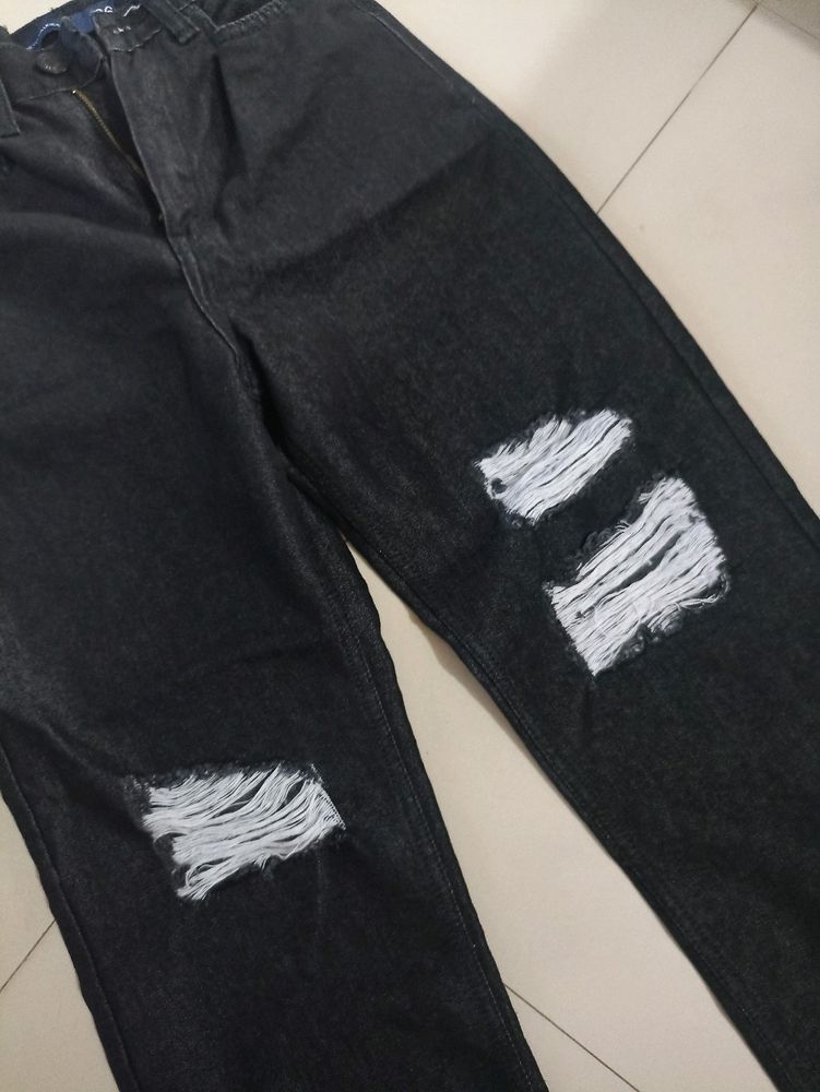 Black Ripped Straight Jean