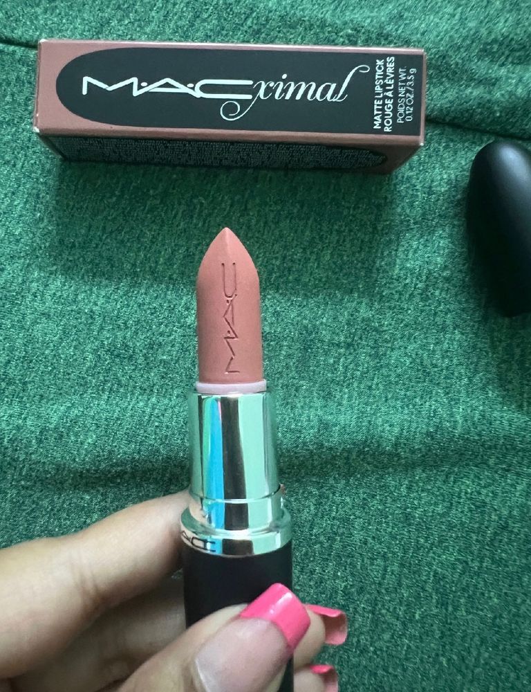 MAC (M.A.CXIMAL) Matte Lipstick "VelvetTeddy"