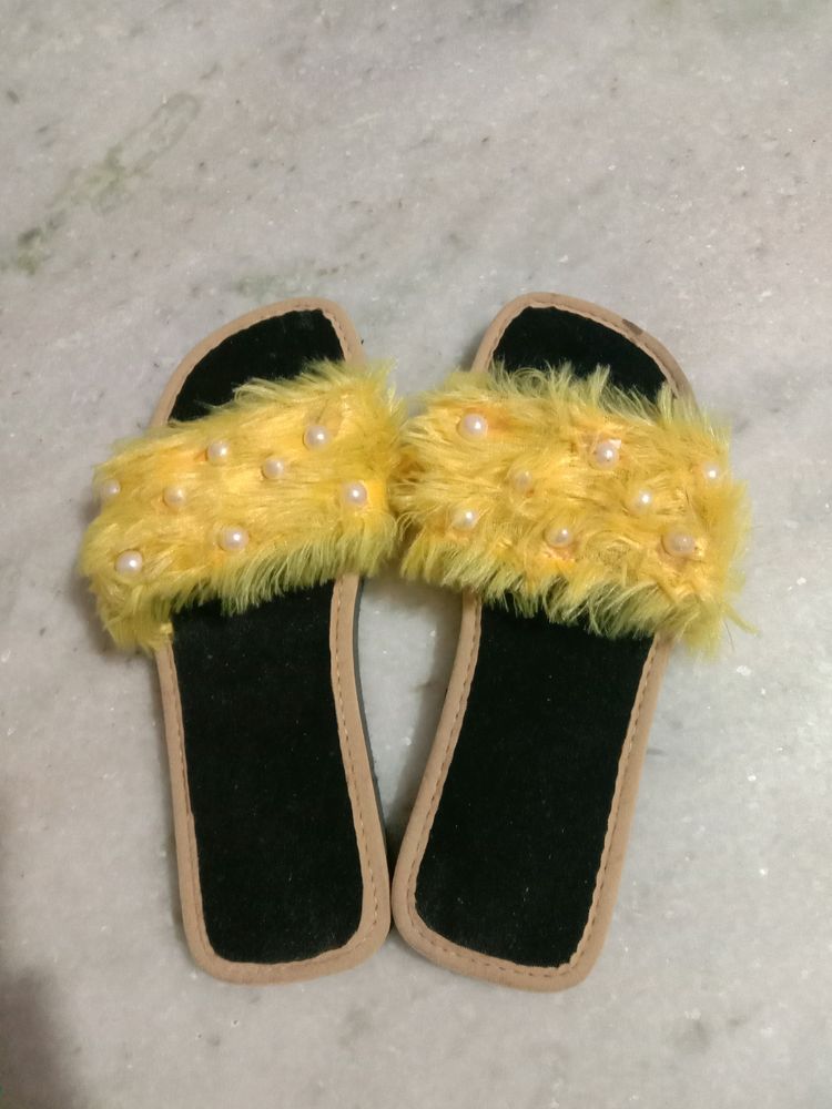 Unique Fashionble Women Flipflops And Slippers