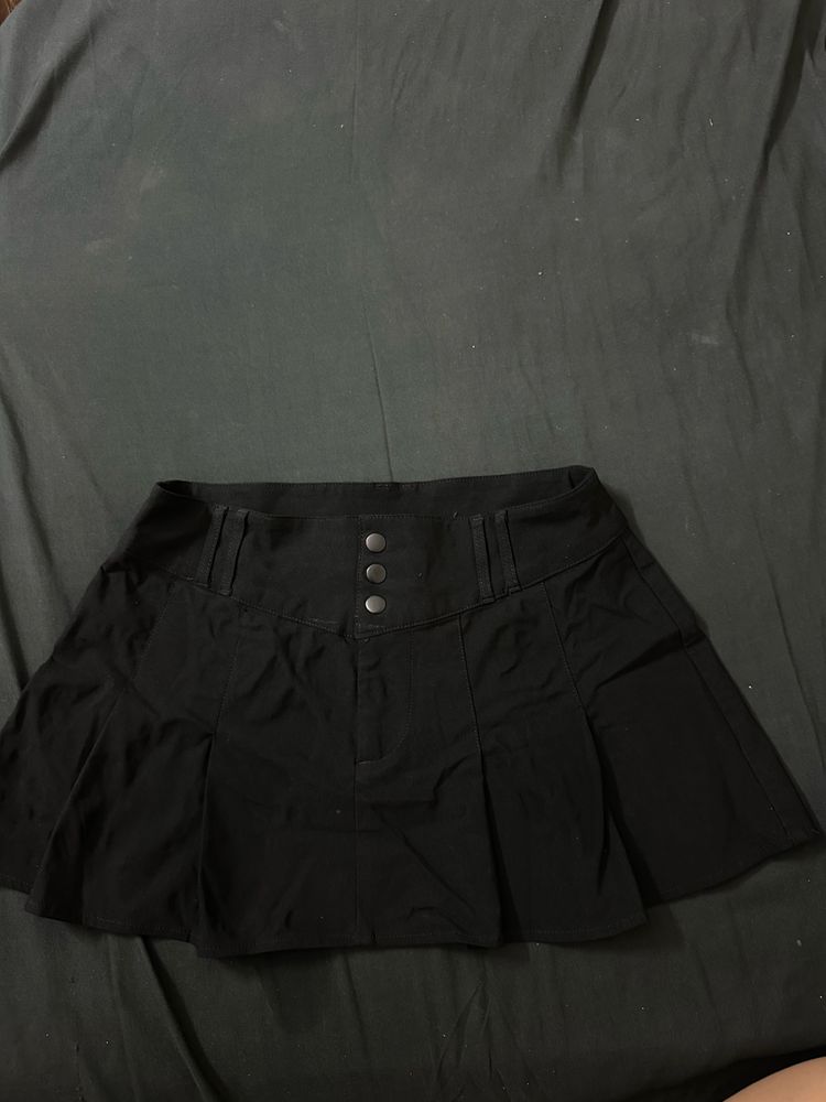 H&M blackmini skirt