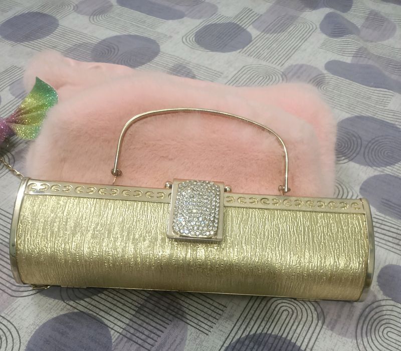 Elegant Golden Culch Purse