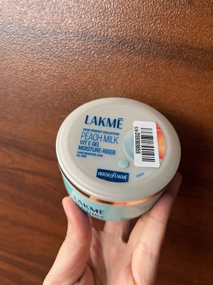 LAKME Peach Milk Vit E Gel Moisturizer, Lightweigh