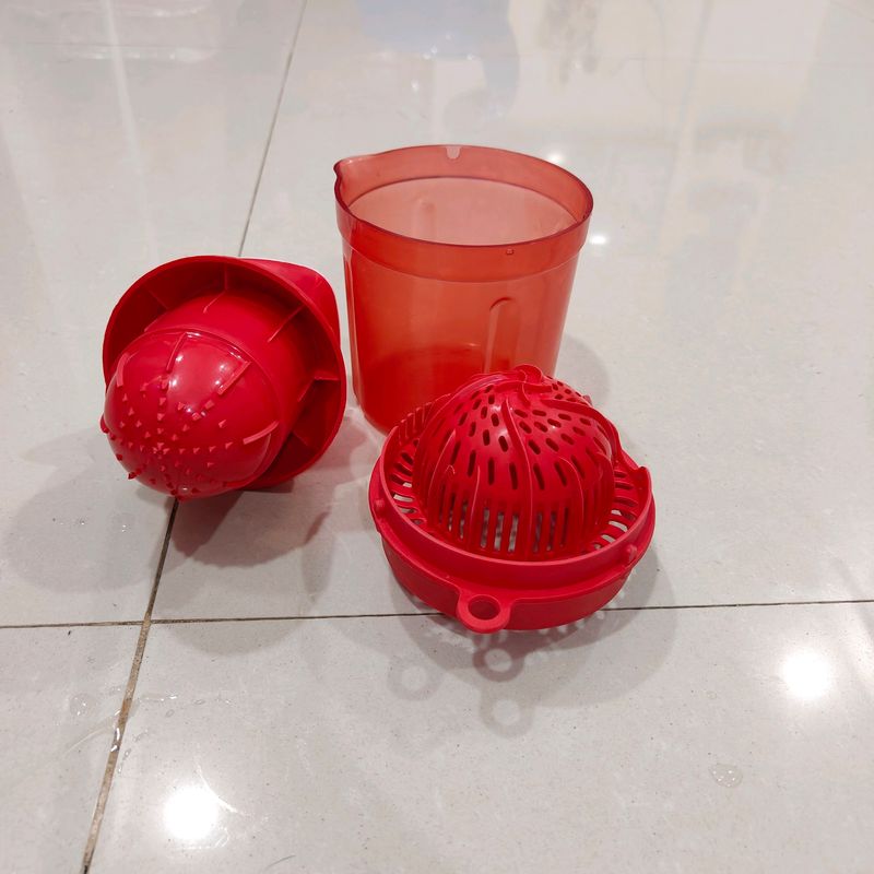 Red Color Orange/Mosambi Manual Juicer