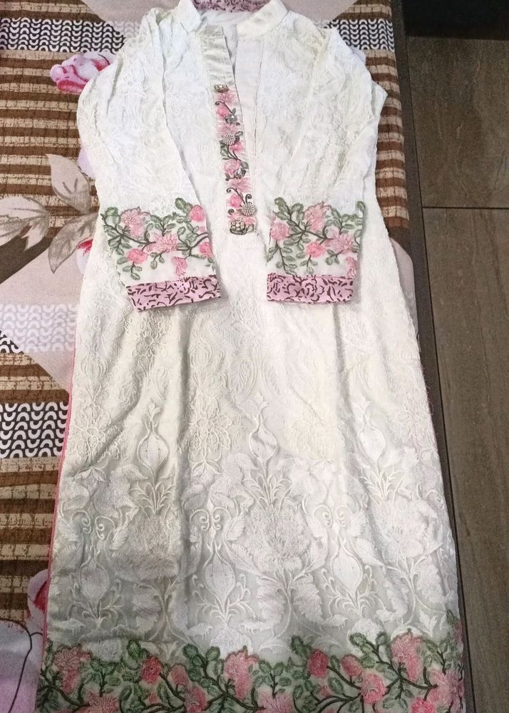 Beautiful Cream Suit With Good Condition ♥️♥️