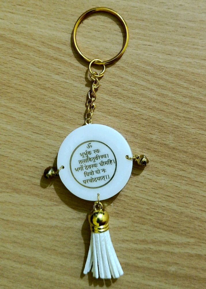 Gayatri Mantra Keychain _Round, White