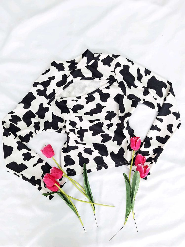 Moo Print Neck Cut Out Top ✨