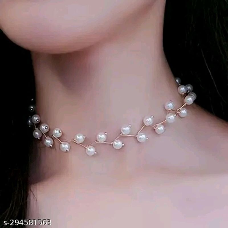 Sizzling Glittering Women Necklaces & Chains