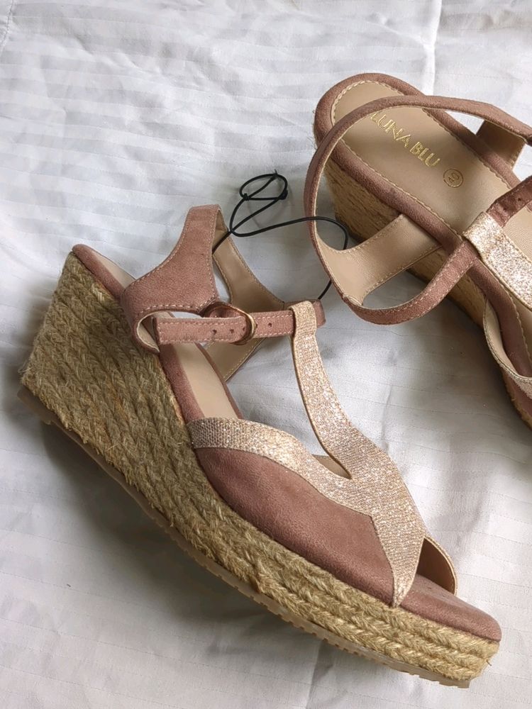 Nude-Pink Wedges