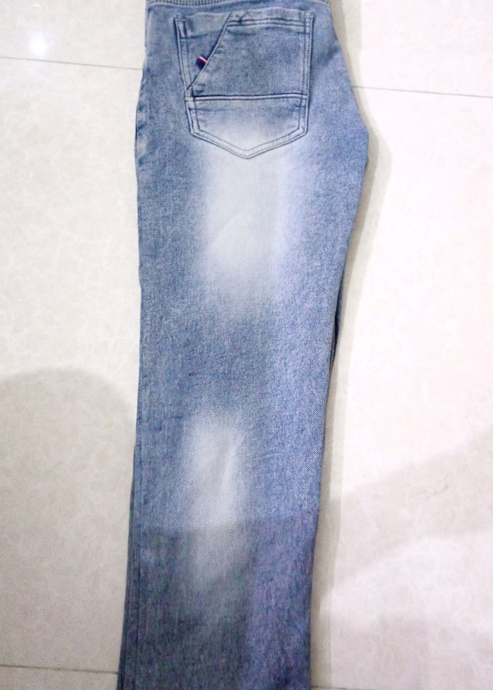 Man Faishonable Jeans