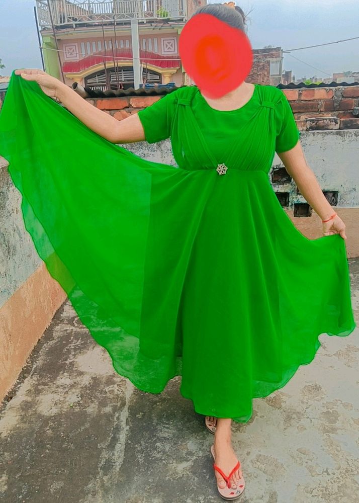 Full Flayer Parrot Green Gown 💚💚