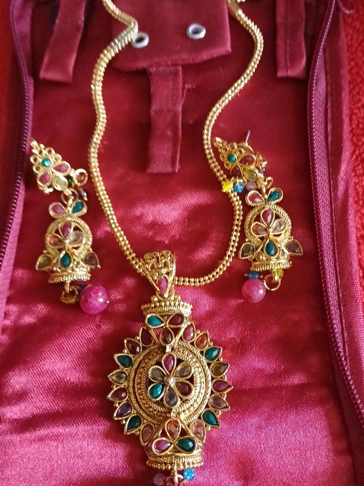 Necklace With Chain And Earing.