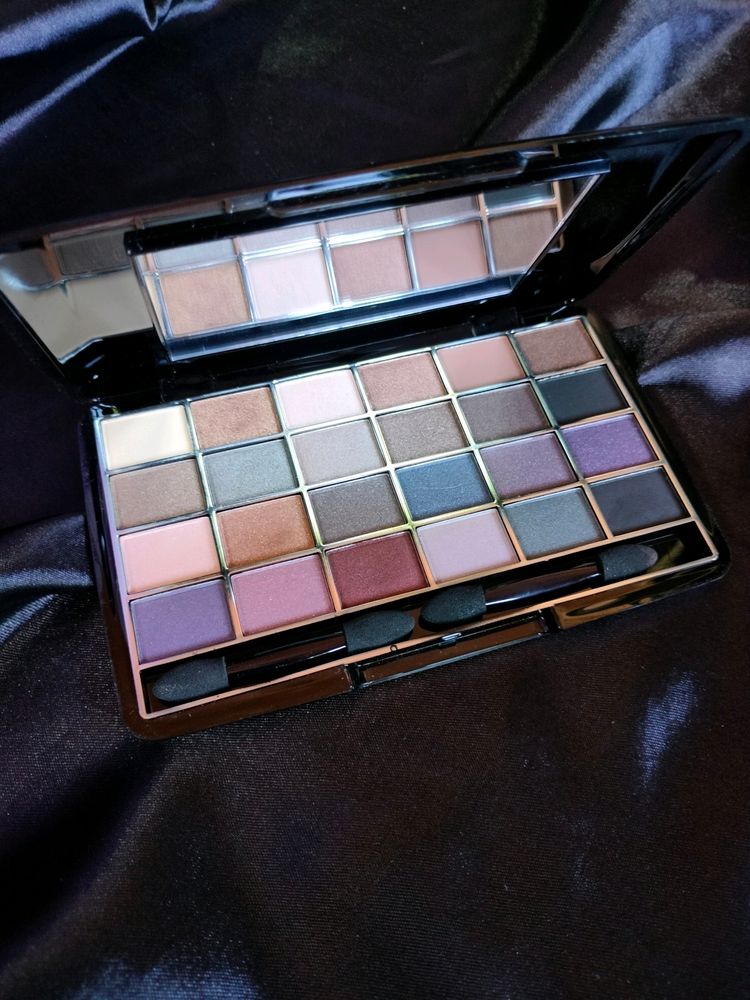 Miss Claire Nude Palette Eyeshadow