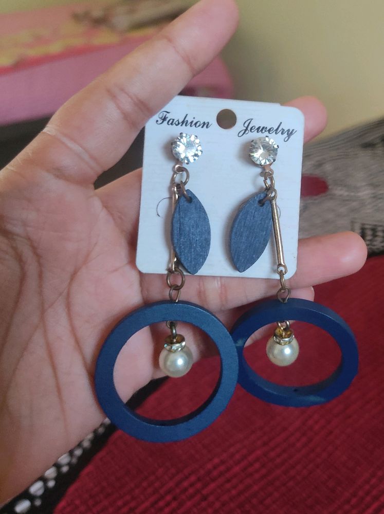 Wooden Earrings With Ad Jerkin.