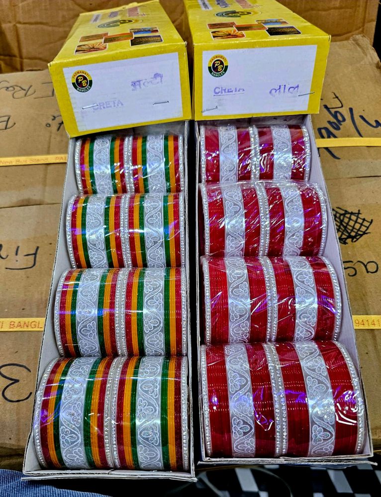 12 Piece Of Bangles In Set .