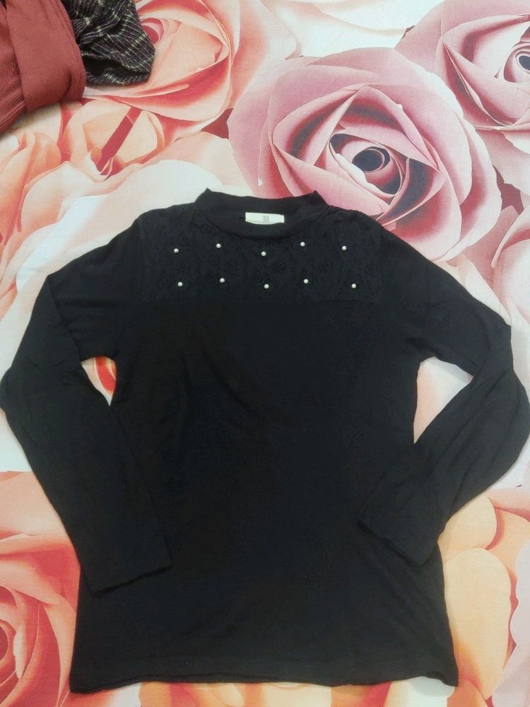 Black Winter Top With White Pearls