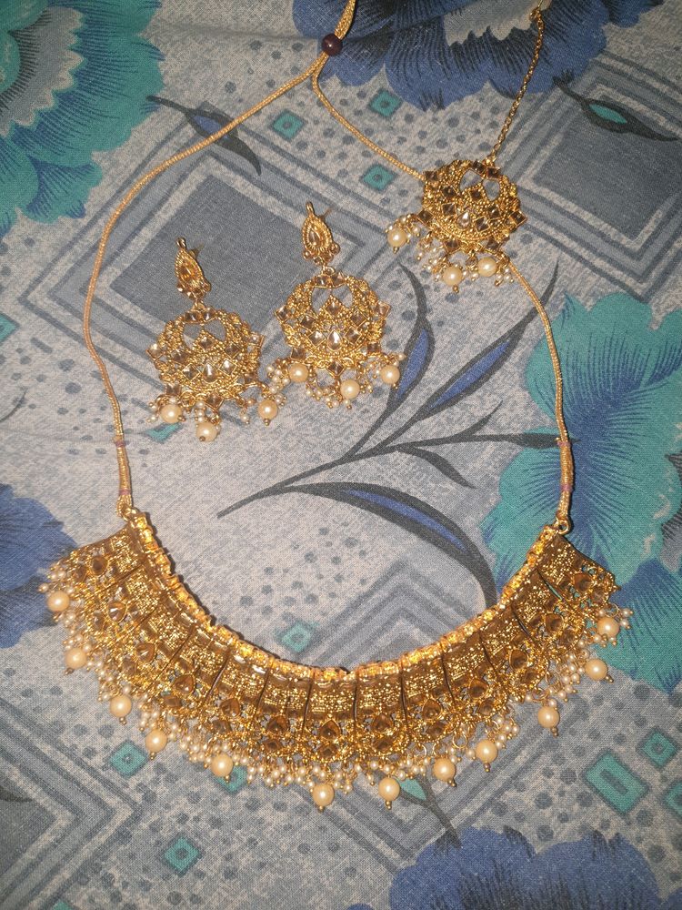 Kundan Necklace Set And Mathapatti Combo