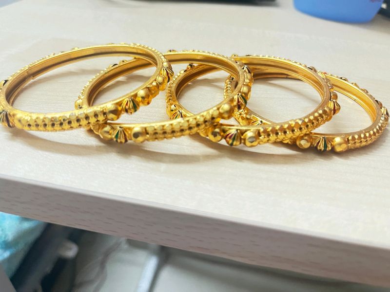 4 Golden Imitation Bangles