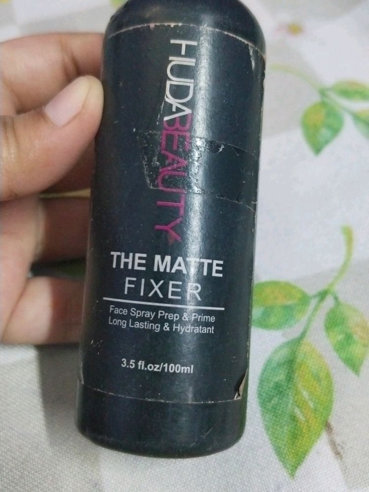 Huda Beauty Makeup Fixer