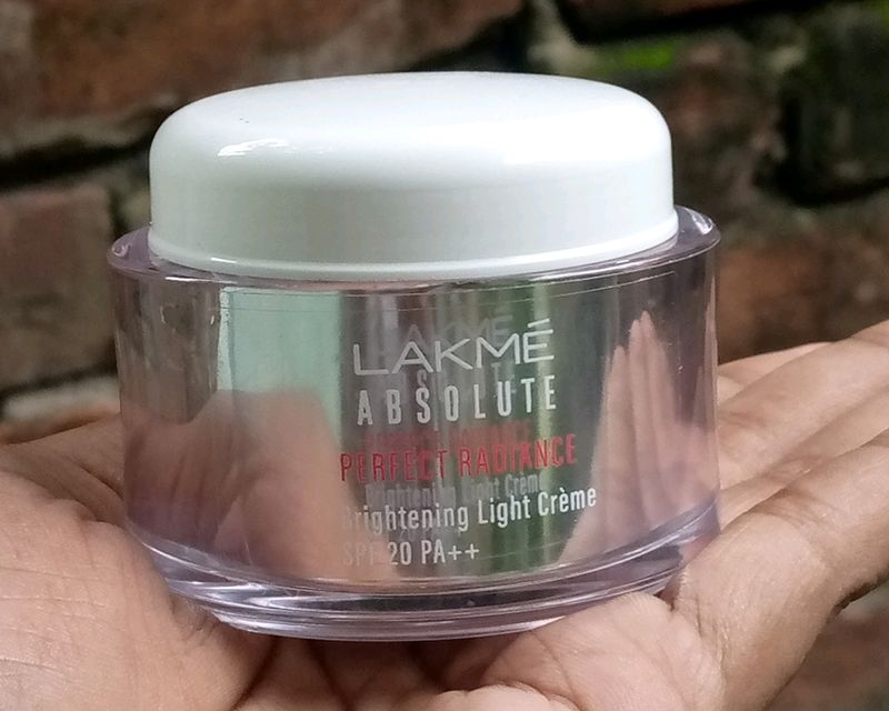 LAKME ABSOLUTE PERFECT RADIANCE with SPF 20 PA++