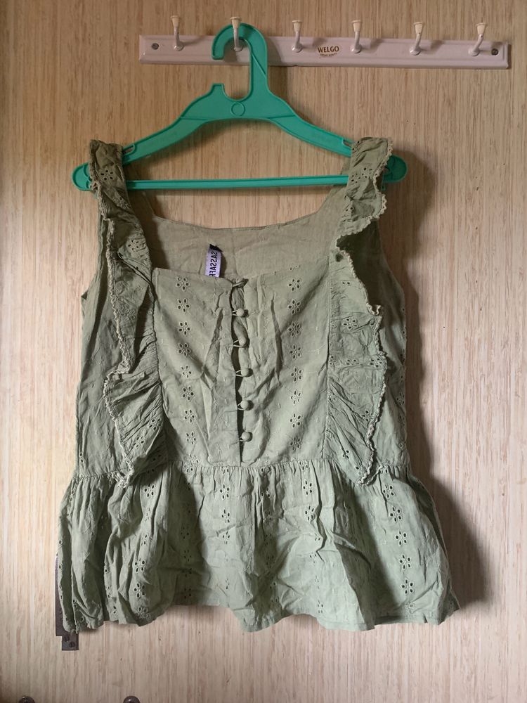 olive sassafras top💚