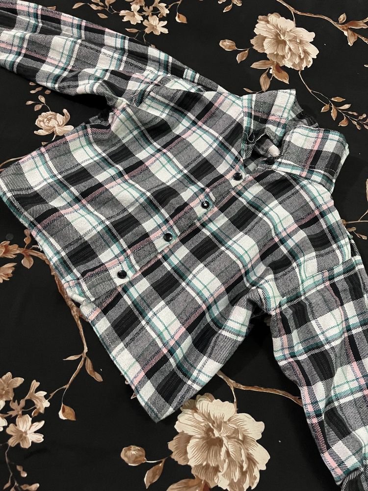 Beautifull!! Checked Crop Shirt 😍