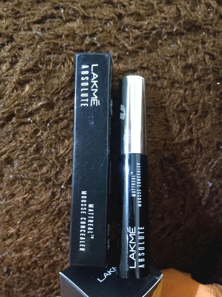 Lakme Mattreal Mousse Concealer