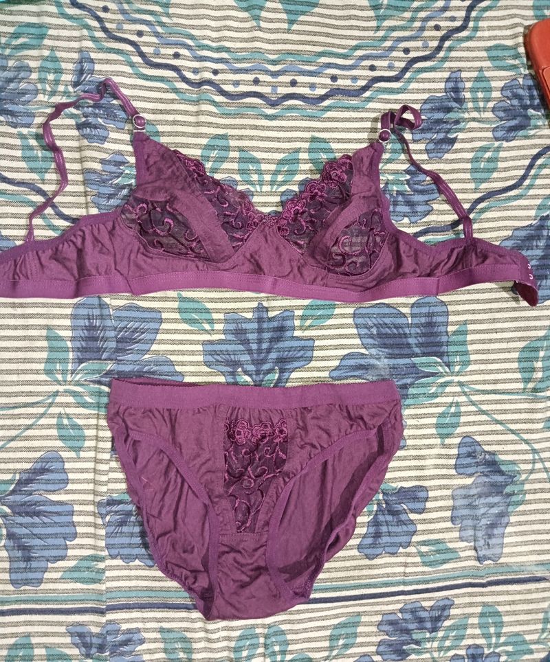 BRA PANTY SET 👙💜  (NEW)