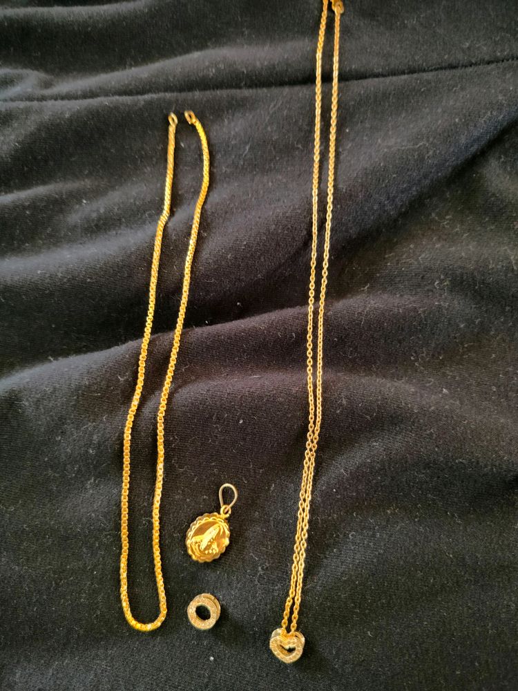 Two Neckchains With 3 Lockets