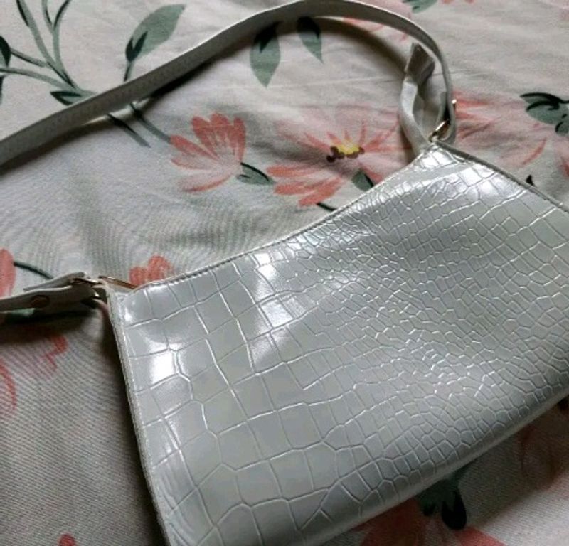 new white sling bag