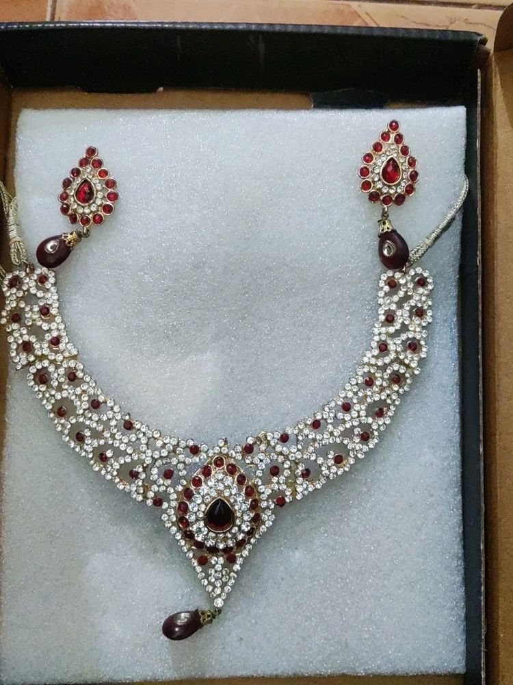 Beautiful Maroon Necklace Set