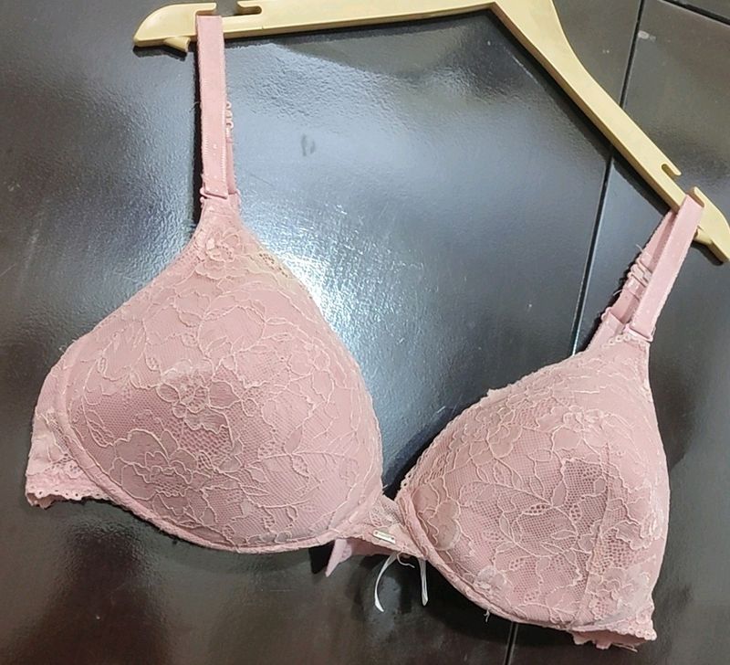 Peach Color Bra Lingeris For Girl Or Woman 38 Bust