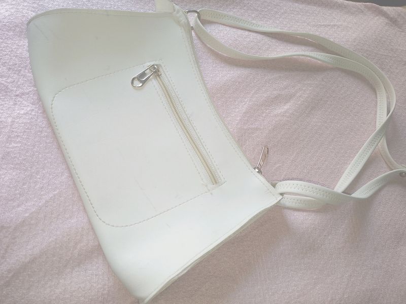 White Slingbag 👜