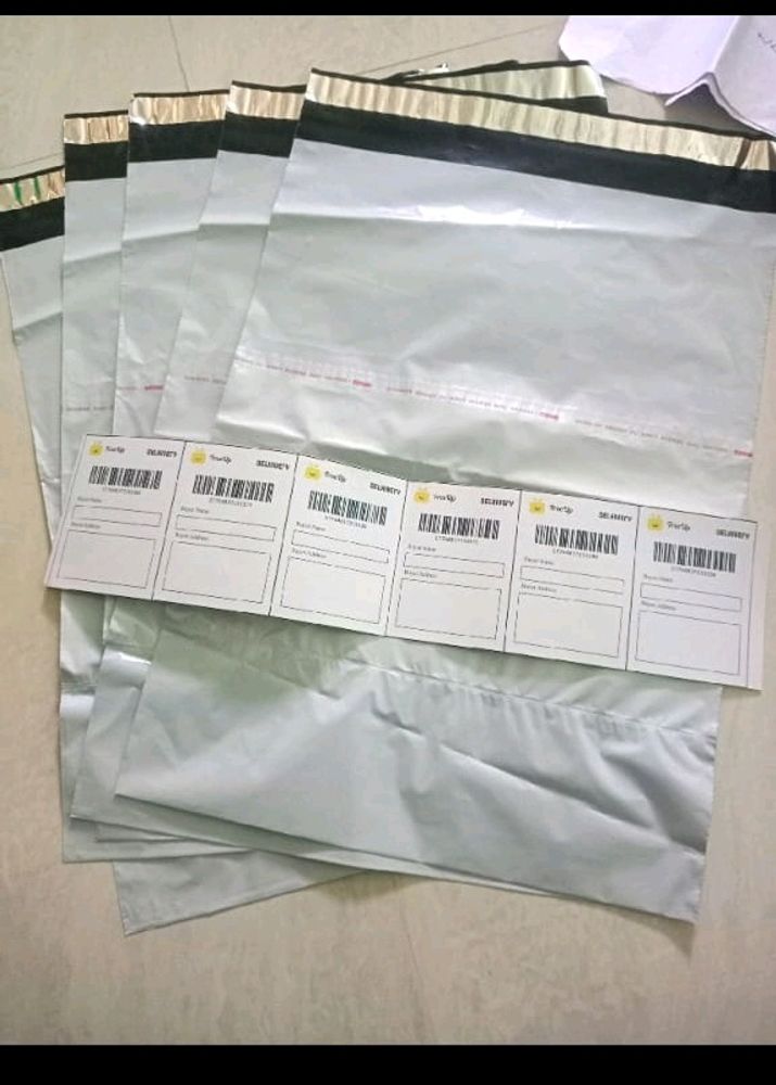 8 Shipping Bags 6 Sticky Labels