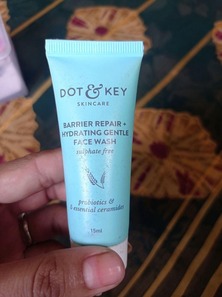 Dot &Key Face Wash