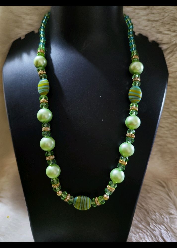 GREEN CRYSTAL NECKLACE