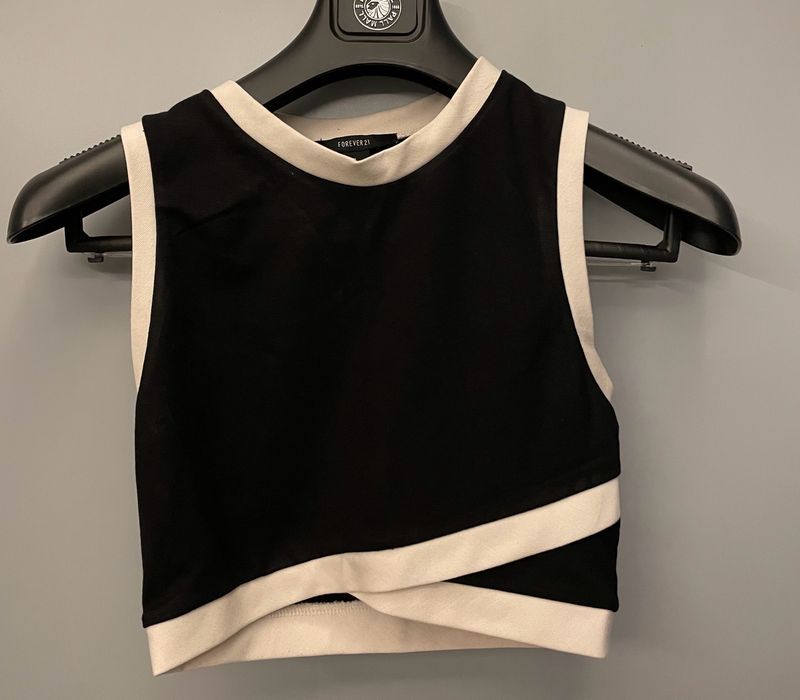 Sleeveless Crop Top In Black With White Borders