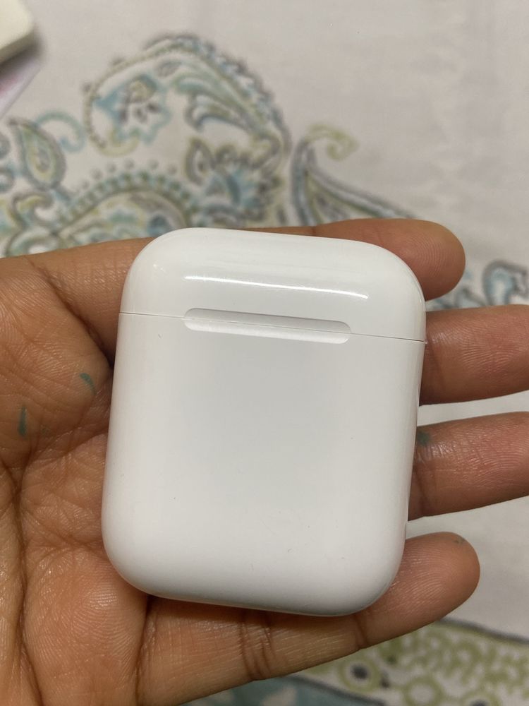 Apple AirPods With Charging Case