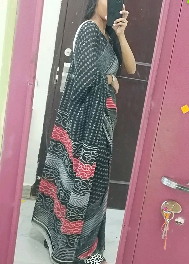 Black Red Bandhani Print Saree