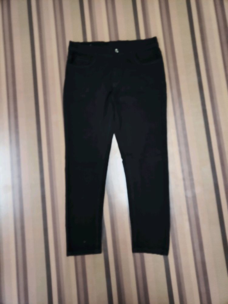 Y-40 Size 32 Slim Fit Women Denim Jeans