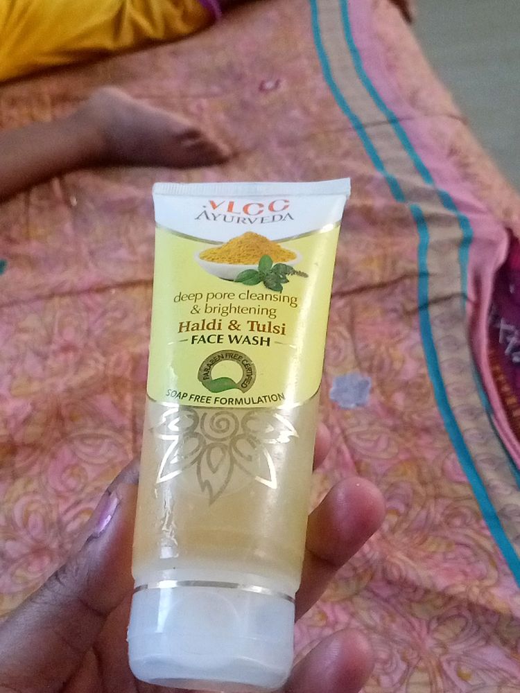 vlcc haldi and Tulsi face wash