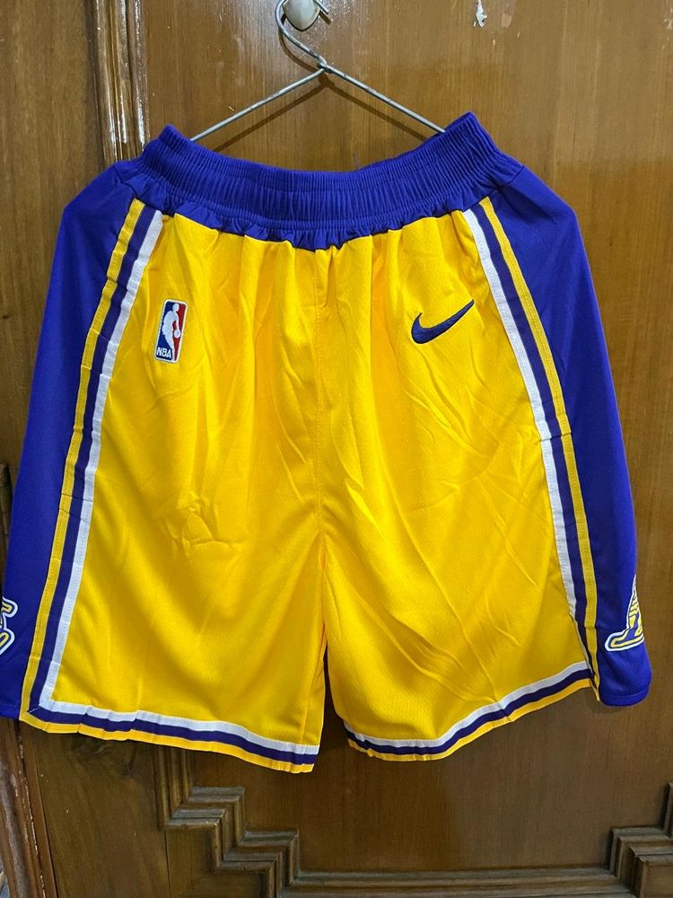 NIKE LAKERS YELLOW BASKETBALL SHORTS SIZE -32