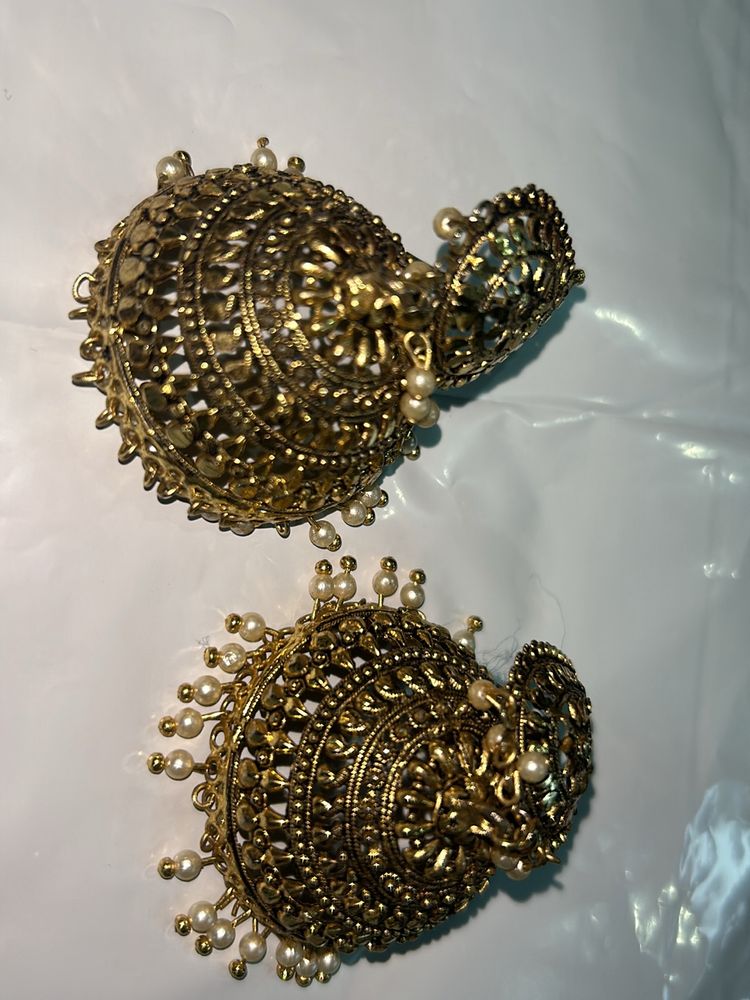 Selling Golden Jhumkas’