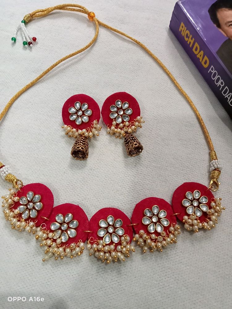 Any 1 Necklace With Earrings Jumkhi