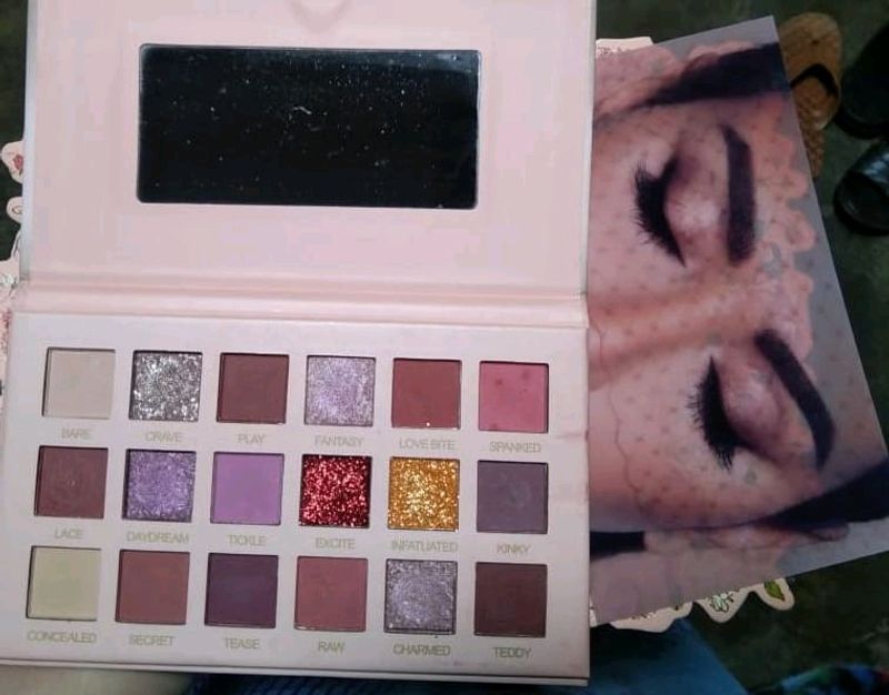 Nude Eyeshadow Pallete