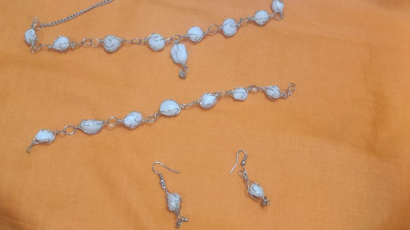 Necklace With Earing N Bracelets