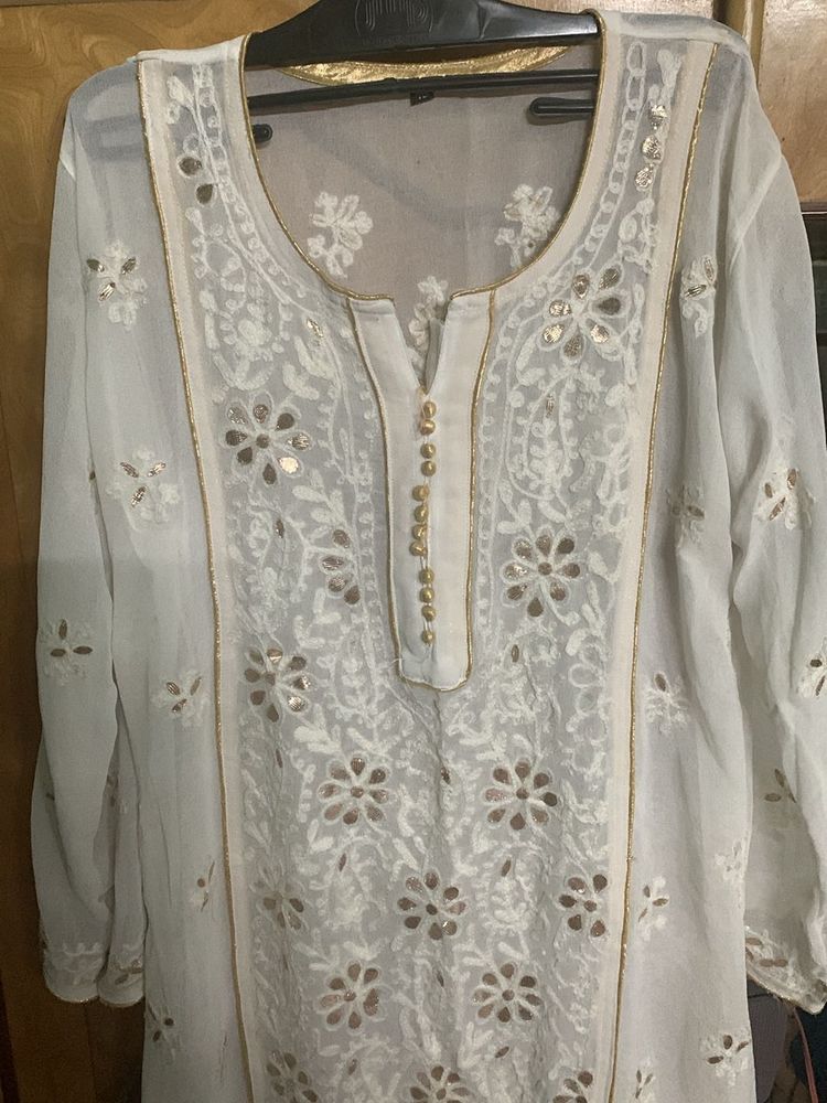 Beautiful White Lucknowi Chikankari Kurti