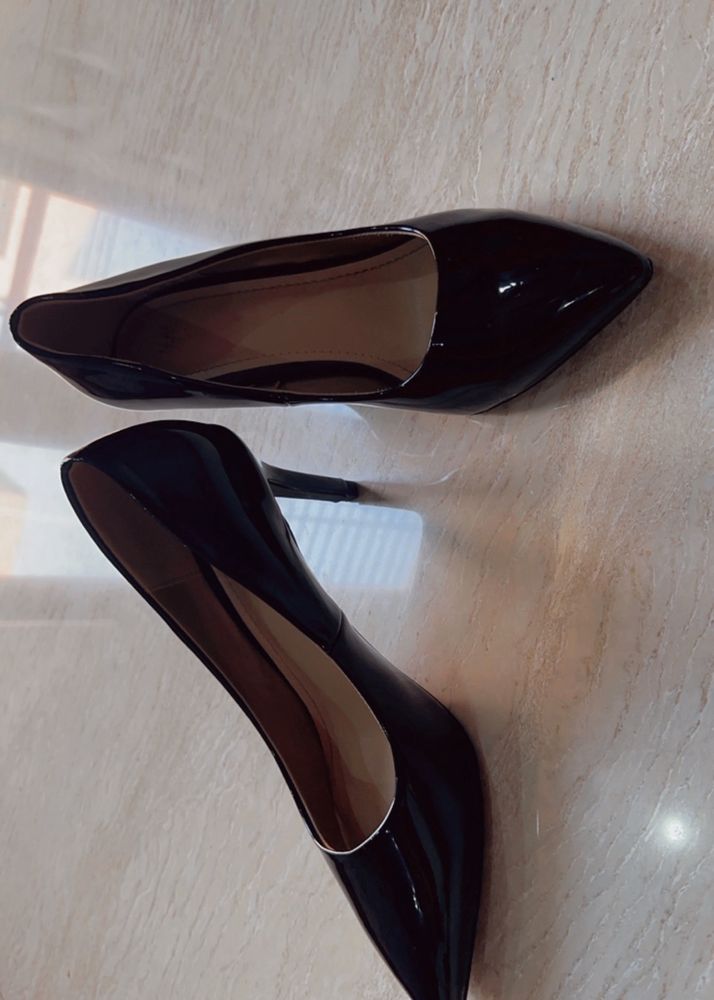 Black Heeled Pumps