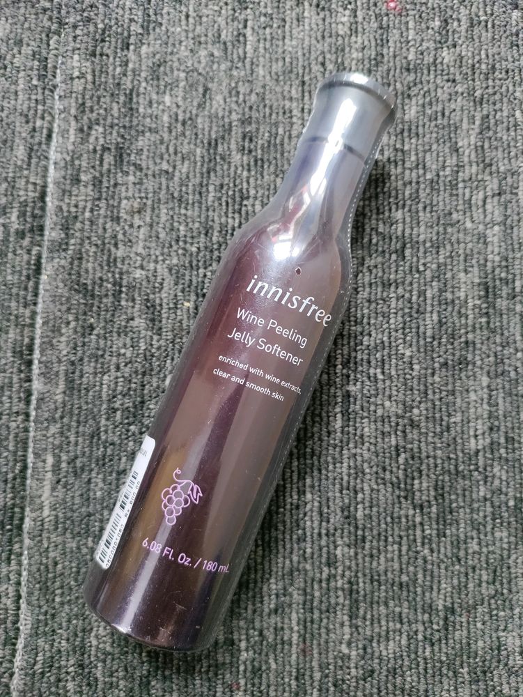 Innisfree peeling wine solution