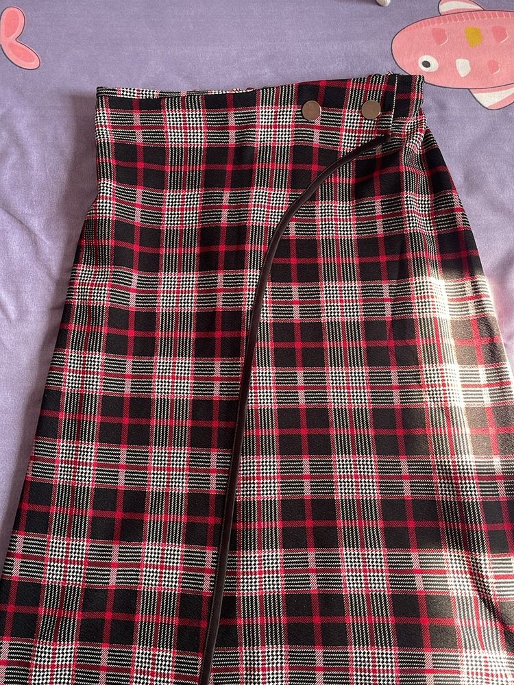 Mid side Length Skirt red and black