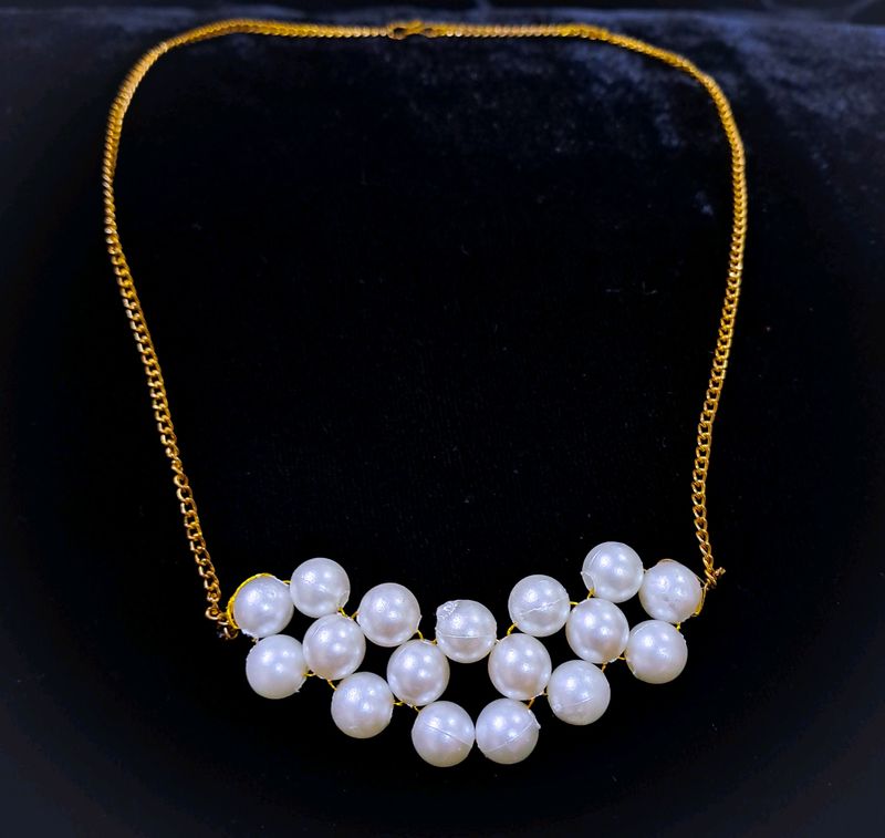 PEARL NECK CHAIN